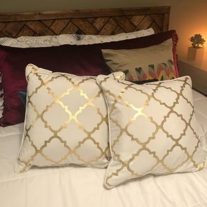 2 pillows